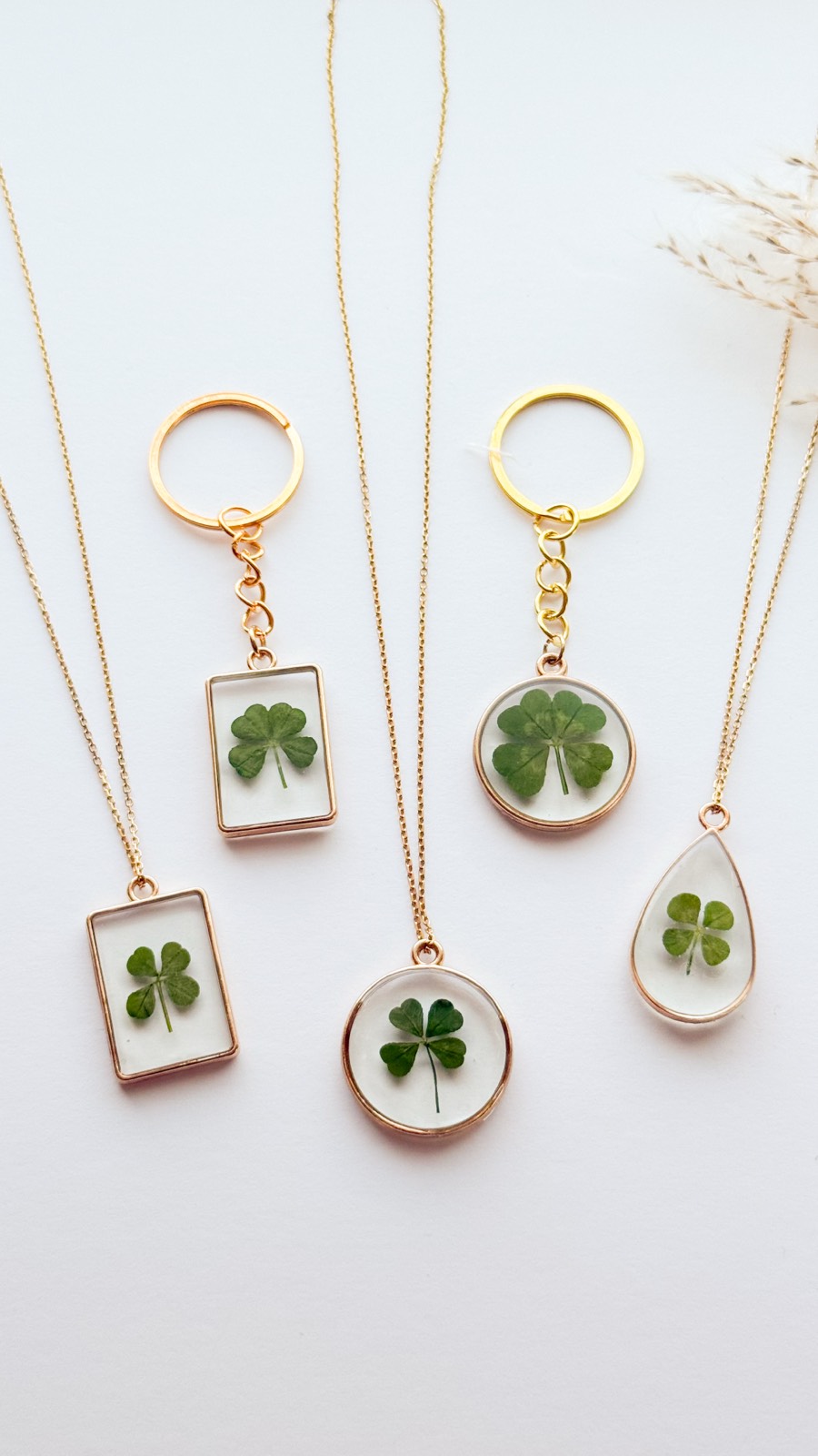 Real four-leaf clover necklaces and keychains
