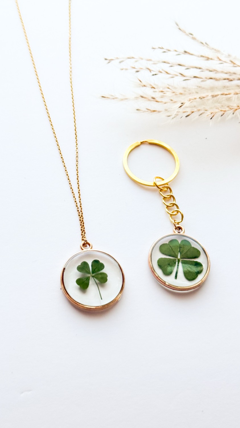 A four-leaf clover necklace and keychain gift set